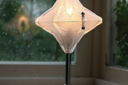 Der elegante Art Deco Star Tischlampe: Ein zeitloser Klassiker