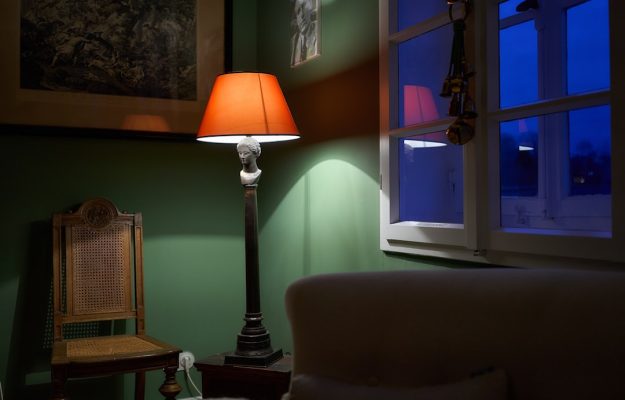 Photo floor lamp