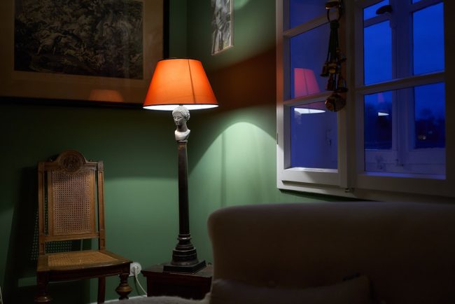 Photo floor lamp