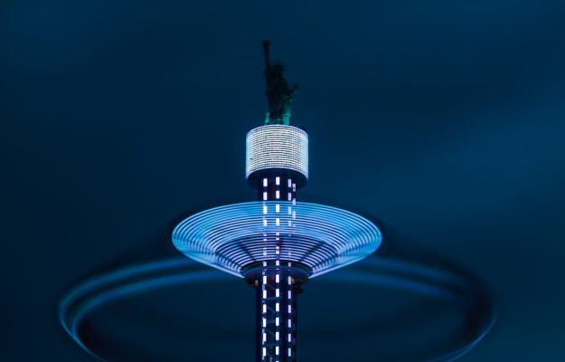 Photo LED embedded acrylic windmill ceiling light