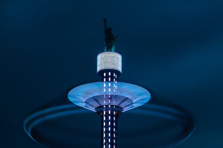 Photo LED embedded acrylic windmill ceiling light
