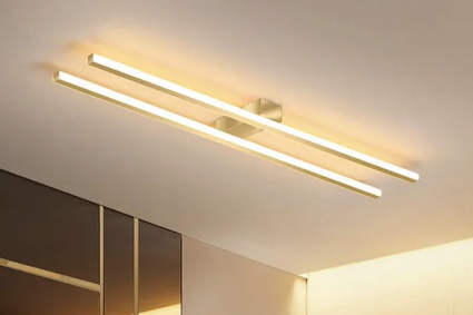Die Eleganz des minimalistischen linearen LED-Deckenleuchters