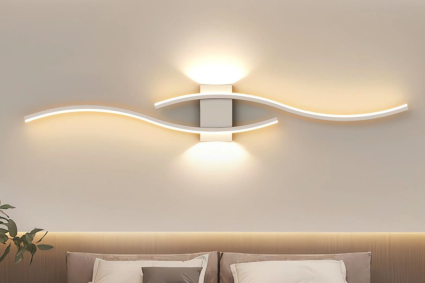 Stoffschirm-Wandleuchte: Sanfte Beleuchtung im Hotelstil für das Schlafzimmer