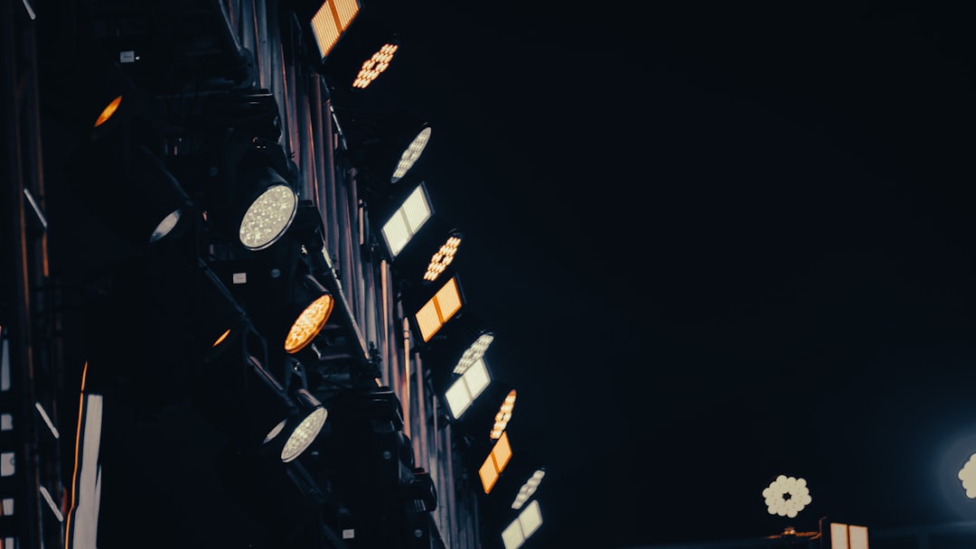 Photo spotlight track light