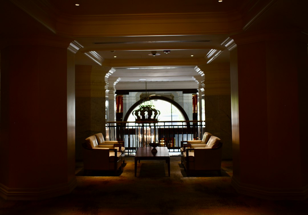 Photo minimal alabaster picture light hotel lobby