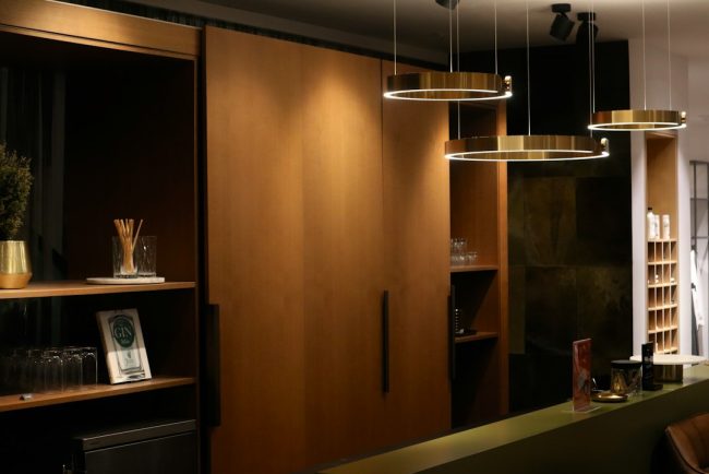 Photo asymmetrical travertine pendant light walk-in closet